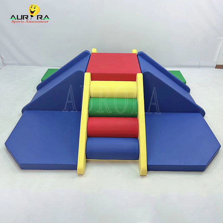 Equipamento de brinquedo para bebês e crianças coloridos