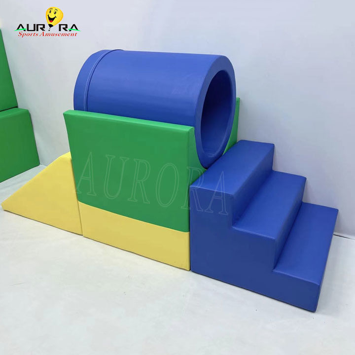 Equipamento de brinquedo para bebês e crianças coloridos