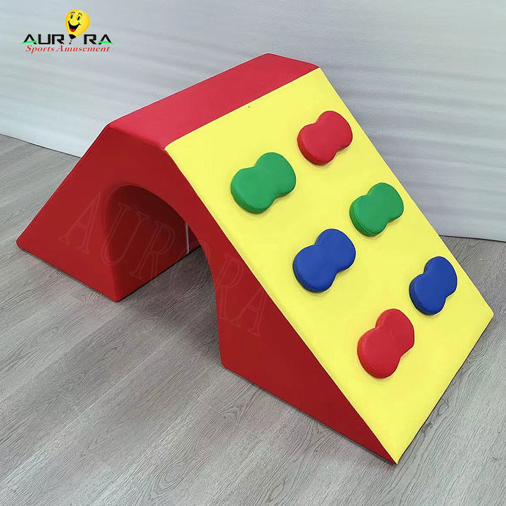 Equipamento de brinquedo para bebês e crianças coloridos