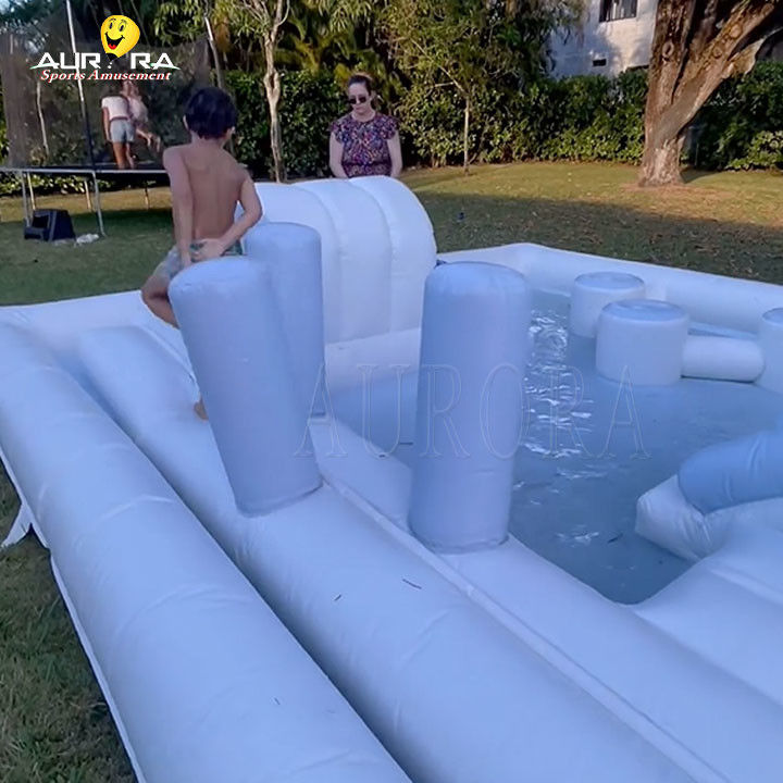 Equipamento de brinquedo inflável exterior branco Parque de diversões Piscina de escorrega aquática para crianças