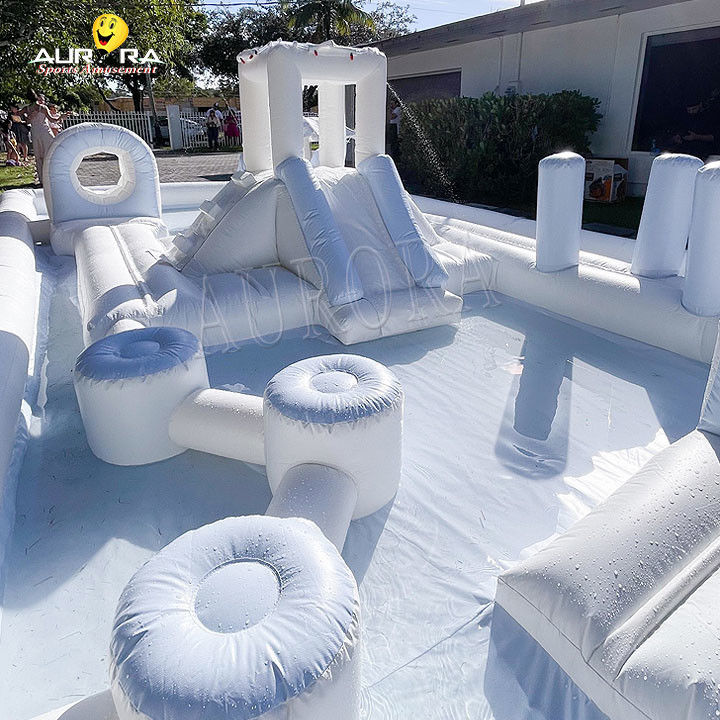 Equipamento de brinquedo inflável exterior branco Parque de diversões Piscina de escorrega aquática para crianças