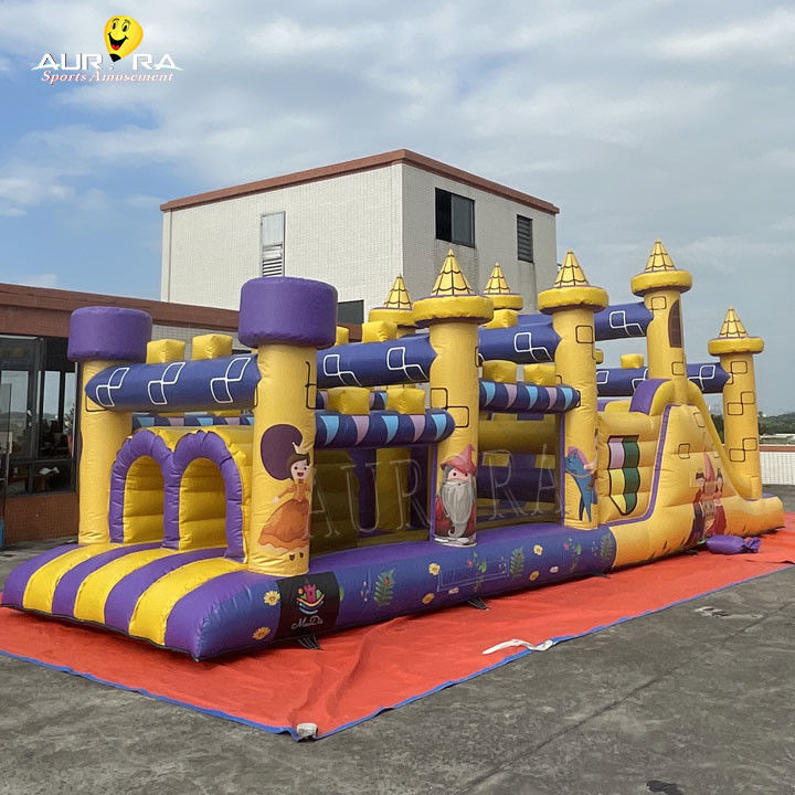Percurso de obstáculos inflável comercial com escorregador à prova d'água Cor amarelo roxo