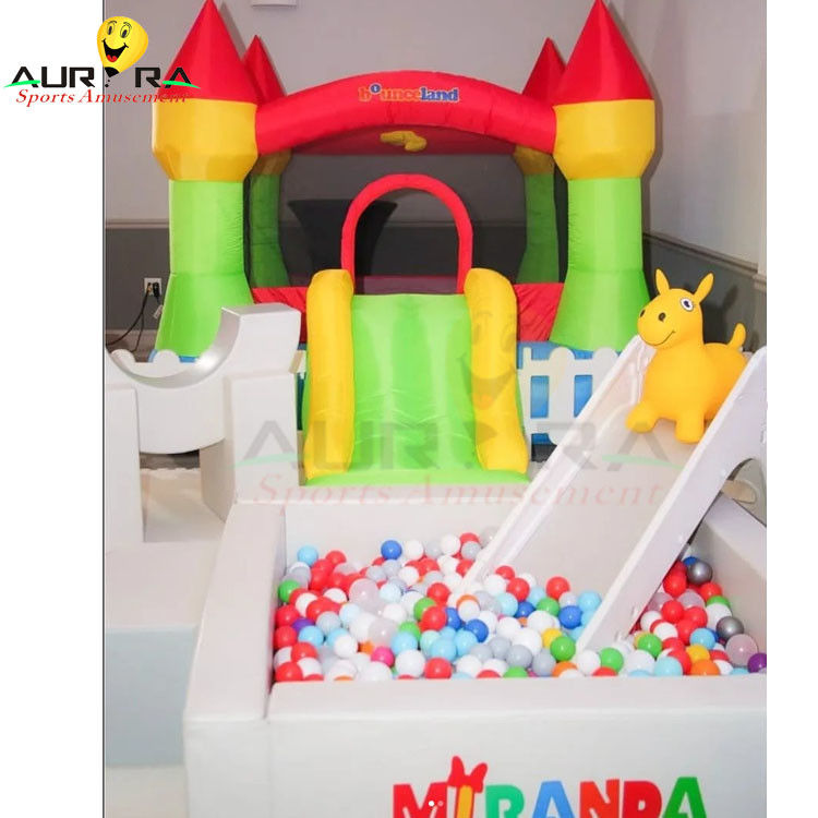 Equipamento de brinquedo inflável multi-color Indoor Kids Ball Pit Toy Personalizado