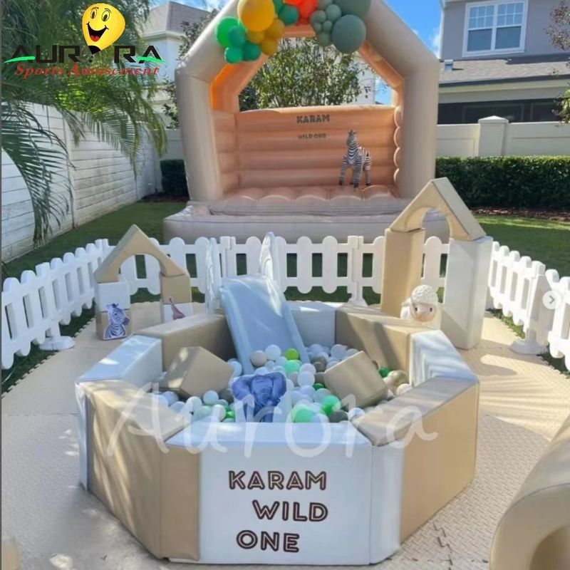Tan And White PVC PU Inflável Soft Play Equipamento Playground Cor Personalizada
