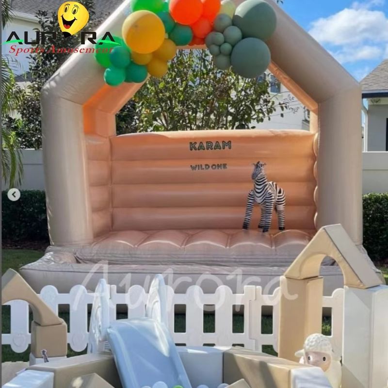Tan And White PVC PU Inflável Soft Play Equipamento Playground Cor Personalizada