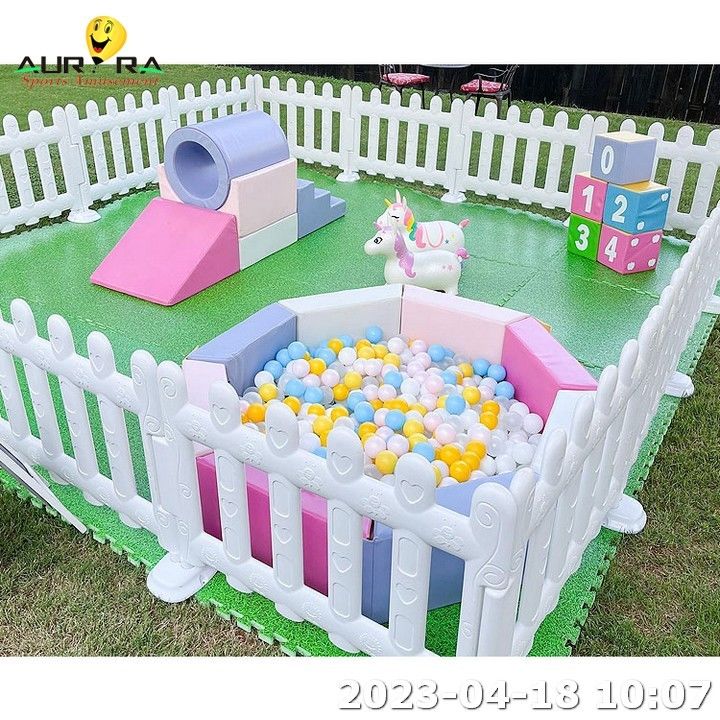 Nova área de design soft play para crianças casa de salto branco inchável interior