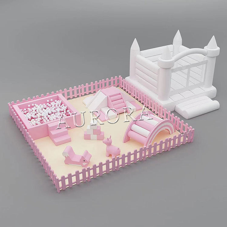 Equipamento de brinquedos para crianças de interior branco e rosa
