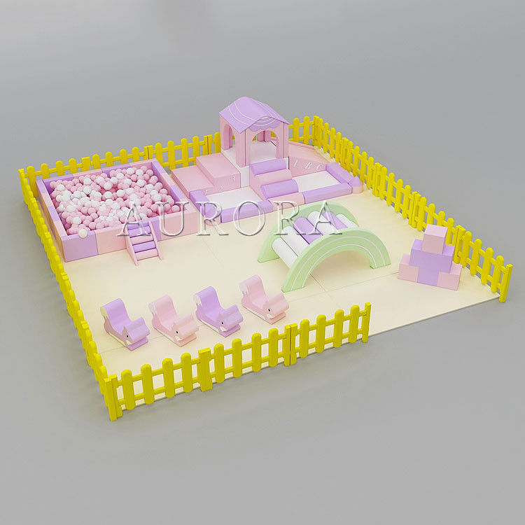 Equipamento real de soft play soft play rosa roxo espuma interior cerca de soft play