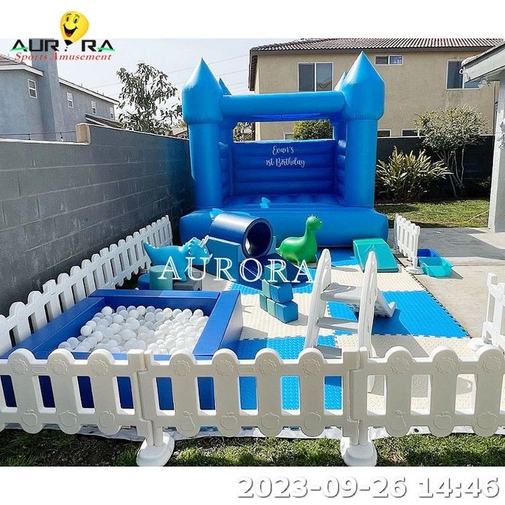Área de brinquedo inflável Blue Mini Castle para crianças com cerca