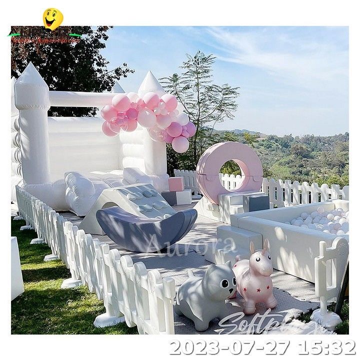 Parque de Jogos ao Ar Livre Soft Play With Fence With White Bounce House Soft Play Sets