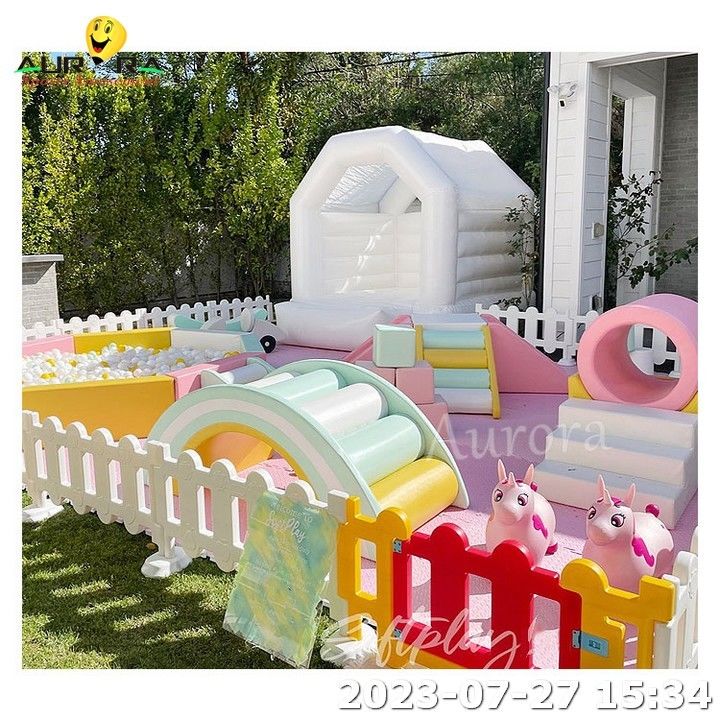 Parque de Jogos ao Ar Livre Soft Play With Fence With White Bounce House Soft Play Sets