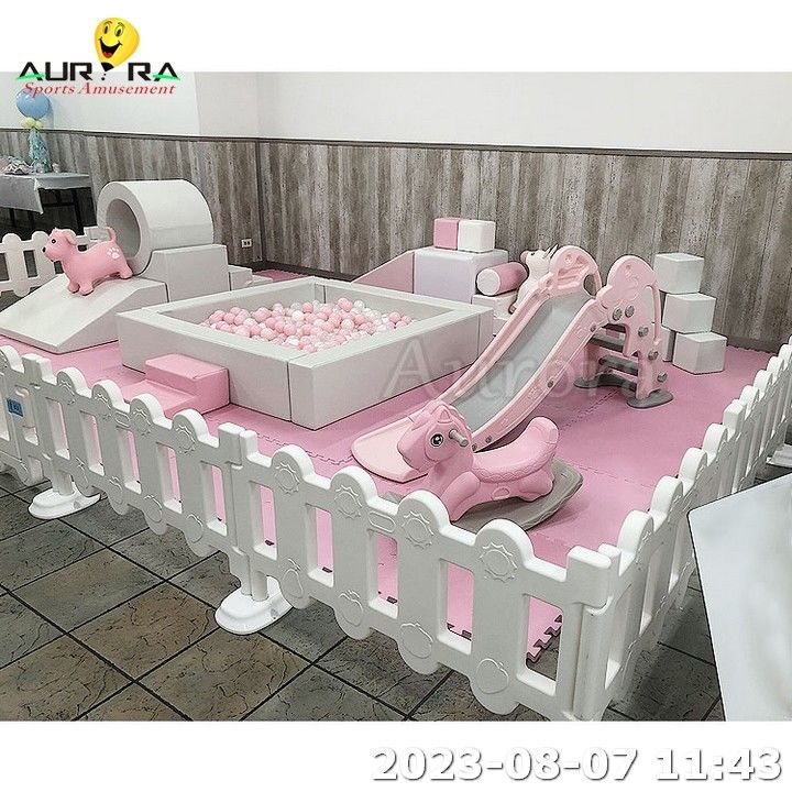 Cor neutra Equipamento de jogo suave Bote de bola de jogo suave com escorrega rosa exterior