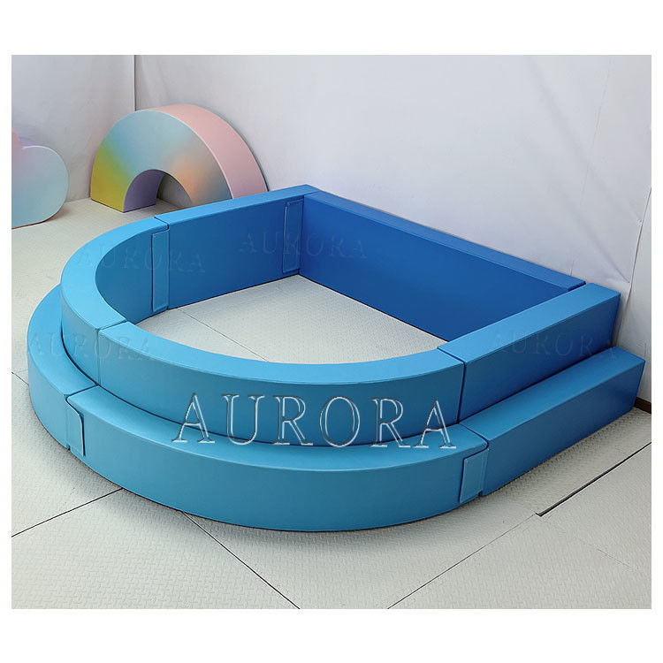 Cyan Blue Ball Pit Kids Soft Play Equipamento Play Party Nuvens coloridas Arco